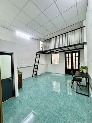 Phòng ban công, cửa sổ, sẵn nội thất. Ngay ngã 3 Vạn Kiếp vs PXLong