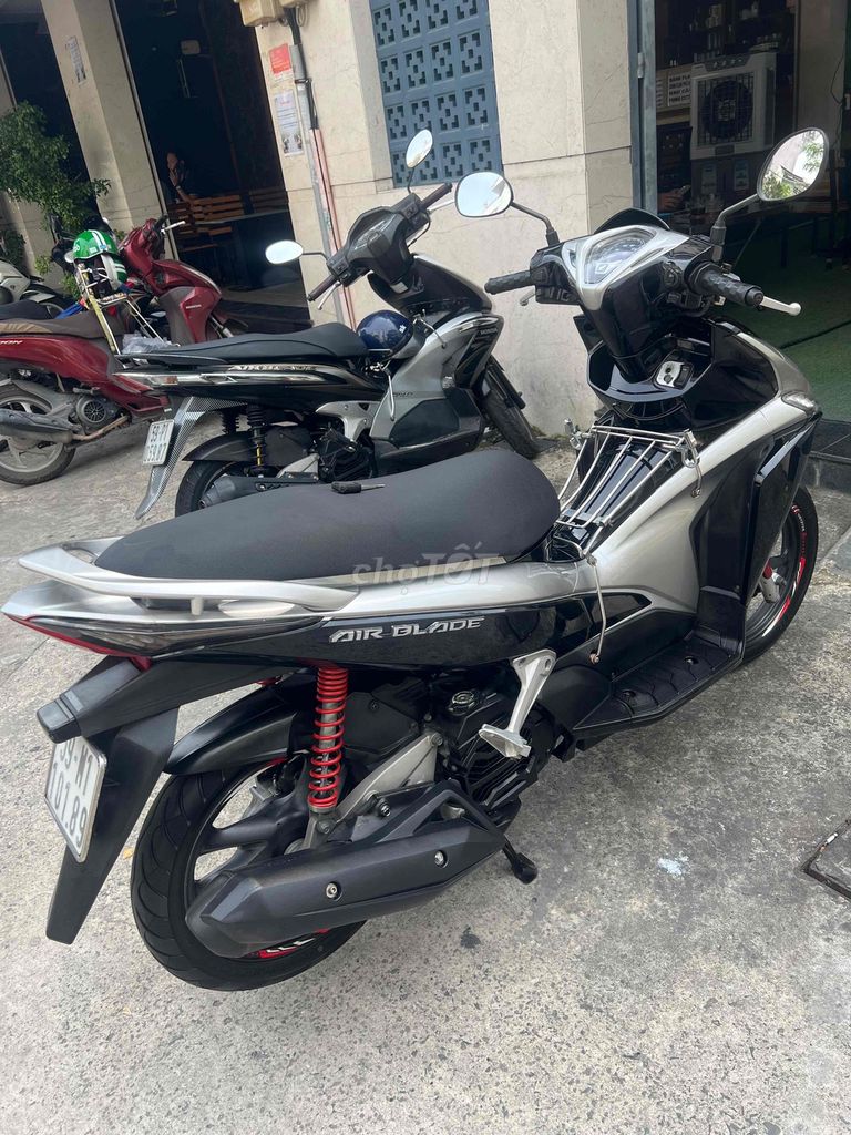 Honda Air Blade 2011 Đen Bạc bstp chính chủ. Mua bán Xe máy tại Quận 5 Tp Hồ Chí Minh được đăng bởi A Hà hình 3