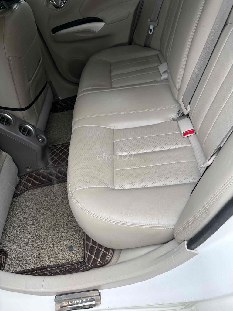 Nissan Sunny, белый, 5 мест