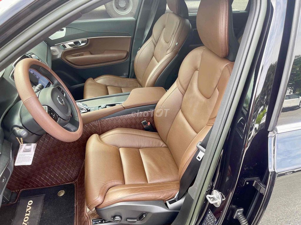 Volvo XC90 ultimate B6 Awd đen/nâu dki 2024. Mua bán Ô tô tại Quận Long Biên Hà Nội được đăng bởi Trang Gala hình 9