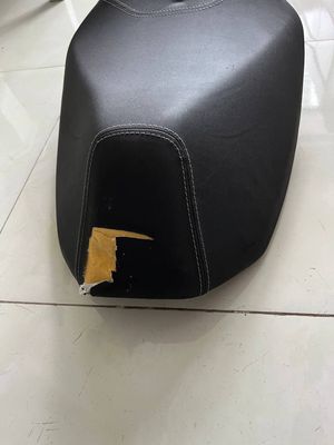 bộ yên xe / сидение для мотобайка Yamaha 155 v2. Mua bán Phụ tùng xe tại Thành phố Nha Trang Khánh Hòa được đăng bởi Arseniy Puzyrev