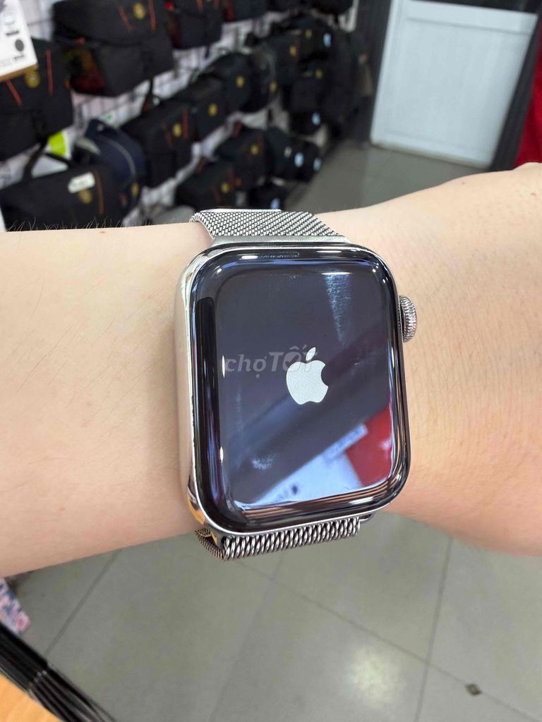 Apple Watch Series 5 40mm Bạc LTE. Mua bán Thiết bị đeo thông minh tại Thành phố Buôn Ma Thuột Đắk Lắk được đăng bởi BadBoy hình 1