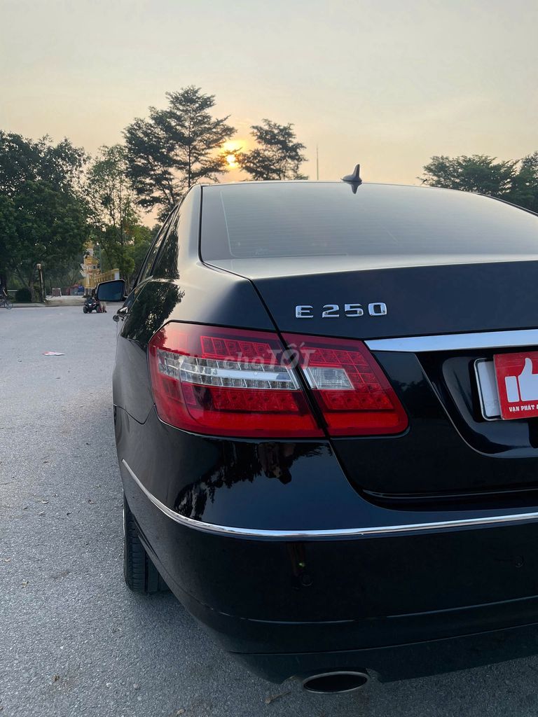 Mercedes Benz E Class 2010 E250 xe còn zin nhiều. Mua bán Ô tô tại Quận Thanh Xuân Hà Nội được đăng bởi Vạn Phát  Auto hình 16