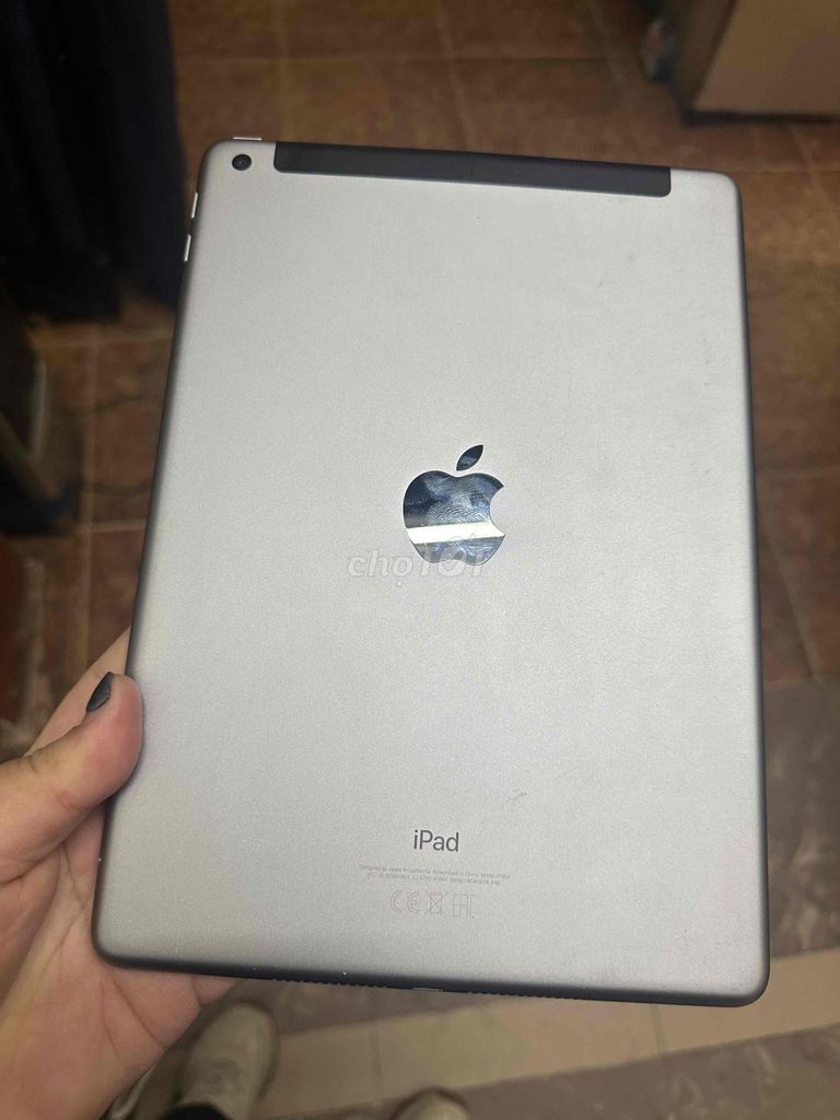 Apple iPad Gen 6 32GB Bạc. Mua bán Máy tính bảng tại Quận Hai Bà Trưng Hà Nội được đăng bởi Amy Doan hình 1