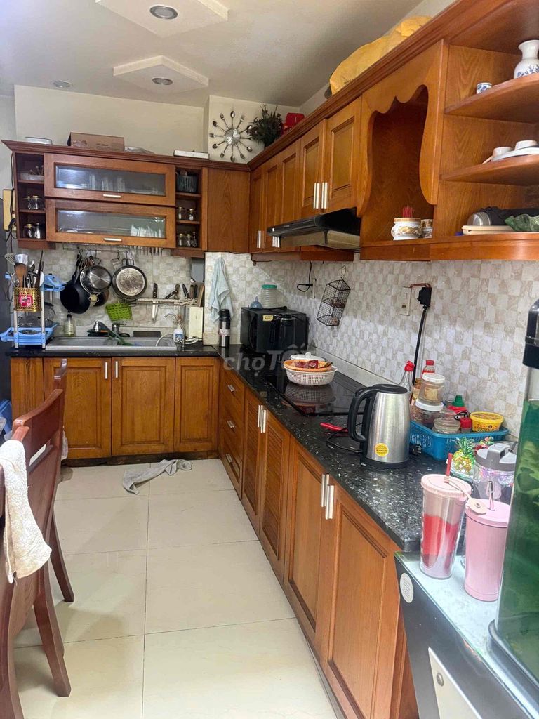 Tủ bếp Gỗ Chữ L 4m Nâu có bồn. Mua bán Nội thất, đồ gia dụng khác tại Quận 3 Tp Hồ Chí Minh được đăng bởi Châu An Lê hình 1
