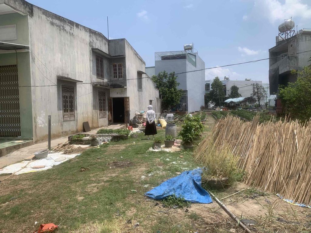 Lô đất 12 x 33.3 - 400m2 xây kho mini - nhà hàng cà phê Lô đất 12 x 33.3 - 400m2 xây kho mini - nhà hàng cà phê