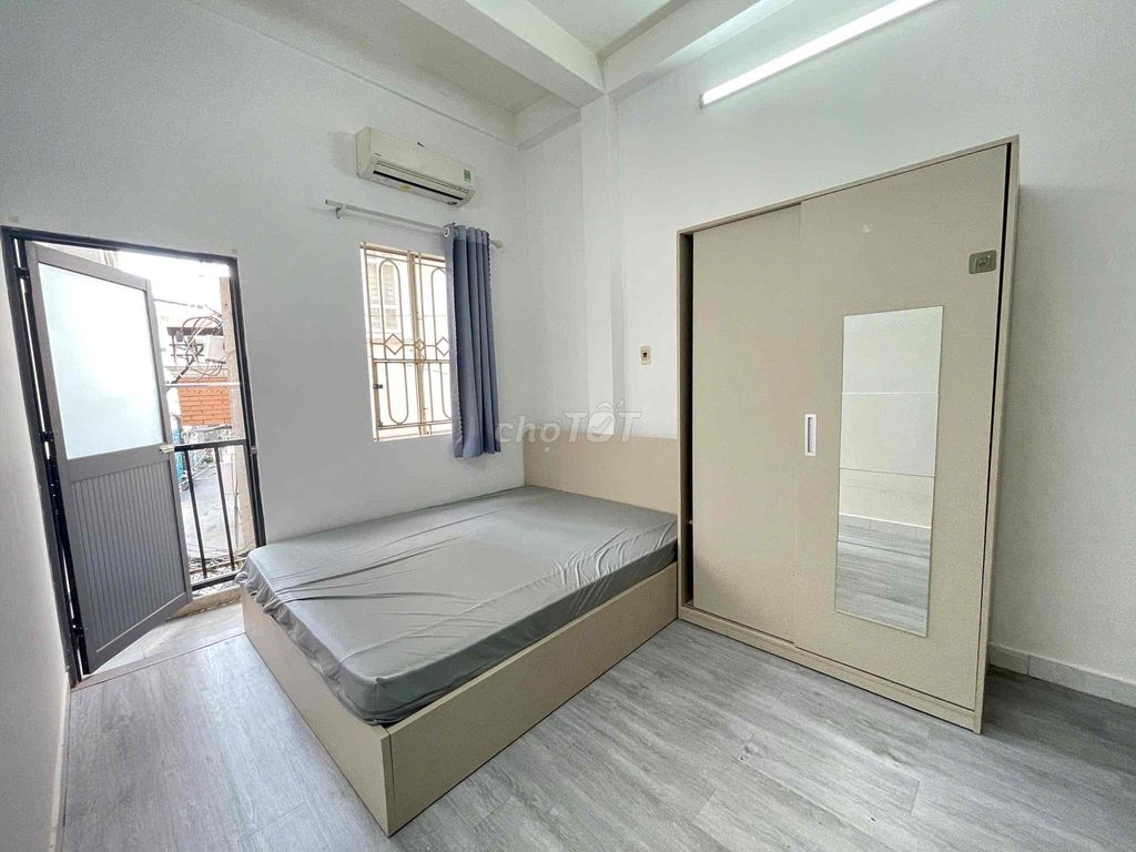 Phòng Trọ 30m2 Balcony - Ngay ĐH Văn Lang - Bùi Viện - ĐH Sài Gòn