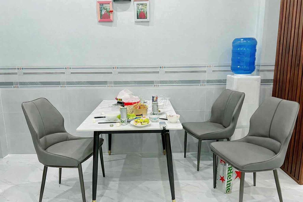 Bộ bàn ăn mặt đá 1.2m Mới 95%. Mua bán Bàn ghế tại Thành phố Tân An Long An được đăng bởi Trần Hiếu hình 1