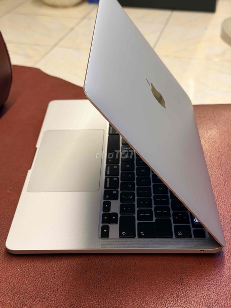 Apple Macbook Pro M1 13 inch 8GB/256GB Bạc. Mua bán Laptop tại Quận Ba Đình Hà Nội được đăng bởi Nguyen  hình 1
