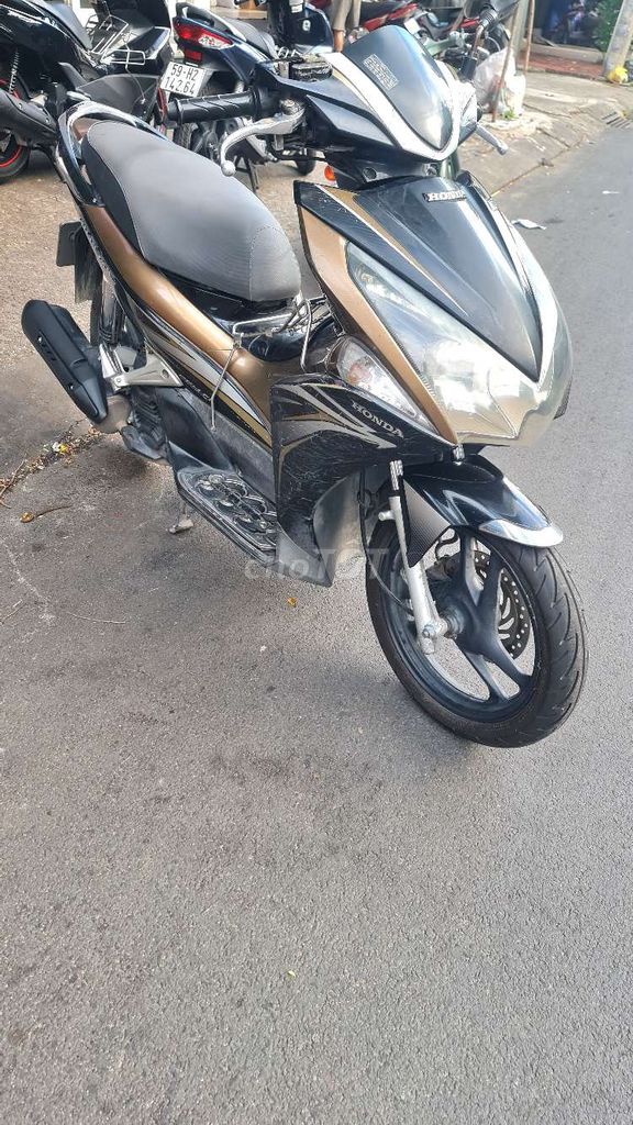 Honda Air Blade 2012 FI Đen Vàng đồng. Mua bán Xe máy tại Quận 11 Tp Hồ Chí Minh được đăng bởi CỬA HÀNG XE MÁY LONG HỔ hình 7