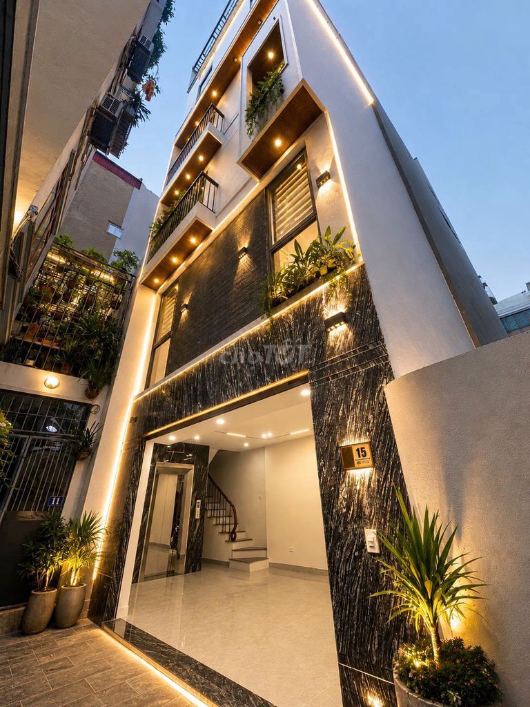 Bán nhà 6 tầng thang máy Nguyễn Văn Cừ, 52m², 11 tỷ