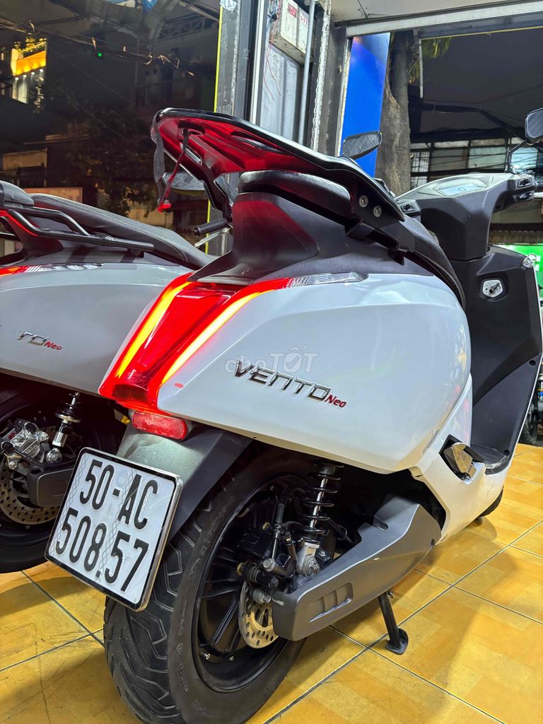 Электрический скутер VinFast Vento Neo 2025, серо-цементный
