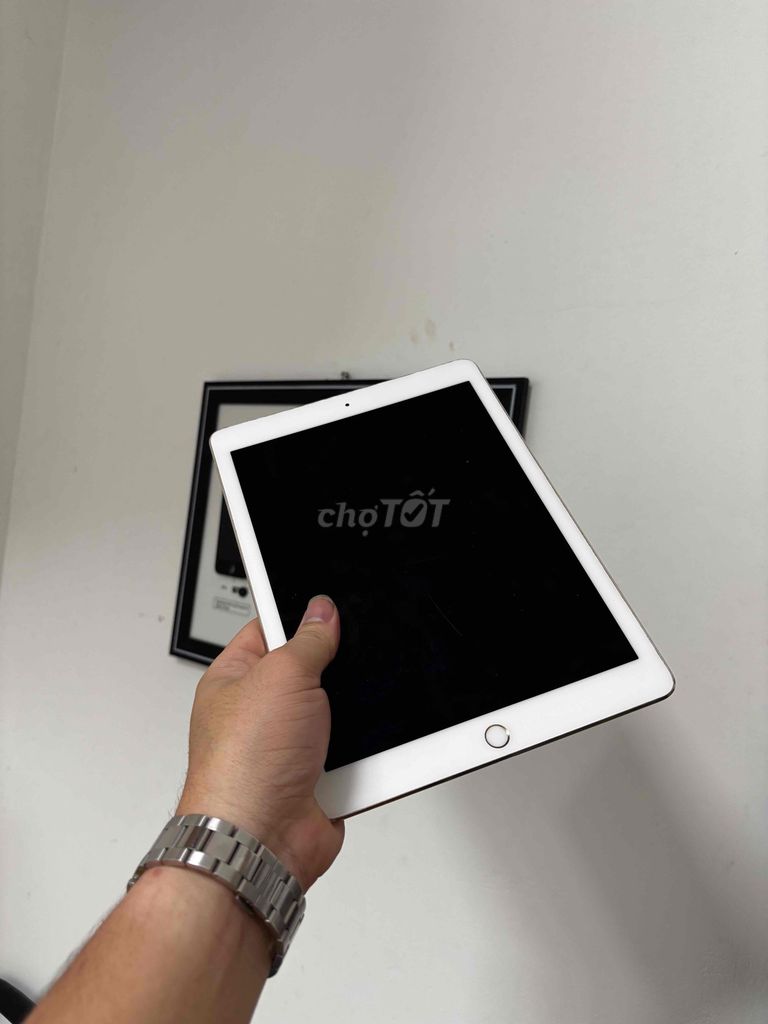Apple iPad Pro 9.7 inch 2018 Wifi + 4G Vàng. Mua bán Máy tính bảng tại Quận 5 Tp Hồ Chí Minh được đăng bởi TRỌNG hình 1
