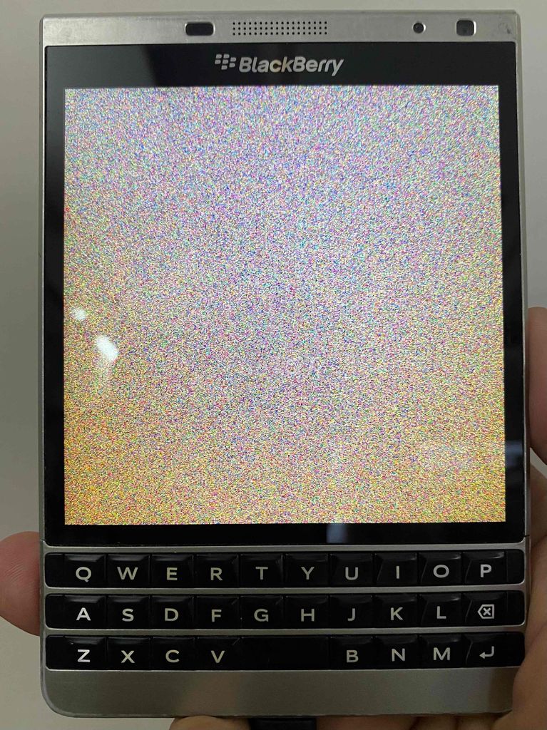XÁC BlackBerry Passport Silver Bạc Hư màn hình. Mua bán Điện thoại tại Quận 8 Tp Hồ Chí Minh được đăng bởi OTLy hình 1