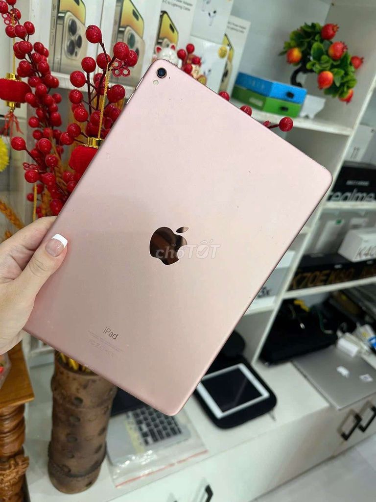 Apple iPad Pro 9.7 inch 128GB Vàng hồng. Mua bán Máy tính bảng tại Thành phố Sóc Trăng Sóc Trăng được đăng bởi Long hình 1