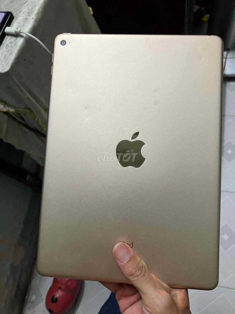 Apple iPad Air 2 Vàng. Mua bán Máy tính bảng tại Huyện Long Hồ Vĩnh Long được đăng bởi Đồ cũ đủ loại điện thoại loa anply máy tính hình 1