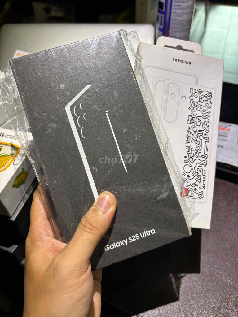 Samsung Galaxy S25 Ultra tặng kèm ốp hãng SSVN. Mua bán Điện thoại tại Thành phố Thủ Đức Tp Hồ Chí Minh được đăng bởi Minh Sang Store Góp Bao Nợ Xấu hình 1