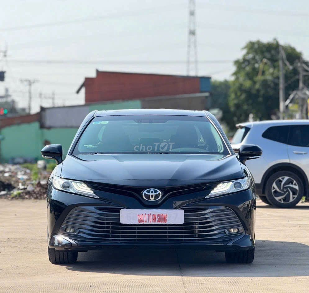 Toyota Camry 2.5Q 2021 Đen 5 chỗ