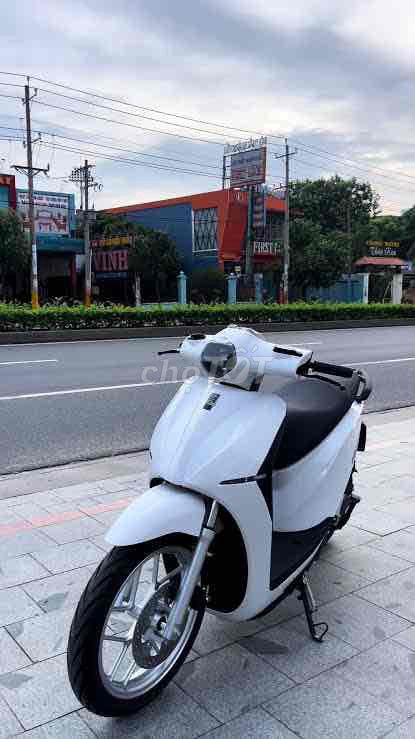 Белый электрический скутер Datbike Quantum S3 HCM основного цикла