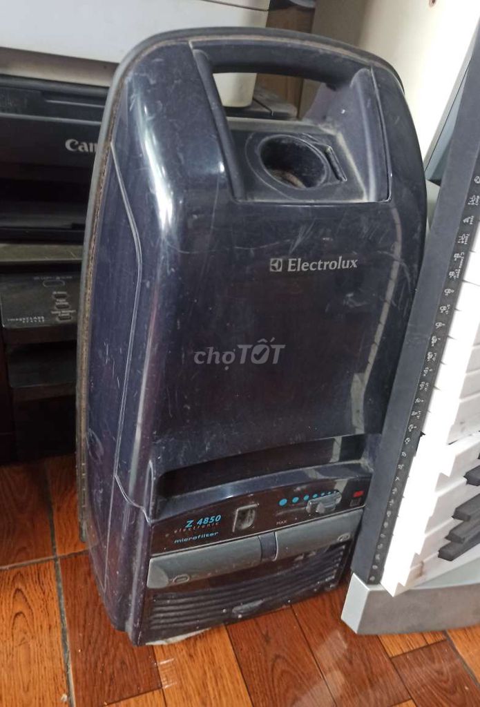 Thanh lí máy hút bụi Electrolux cho thợ