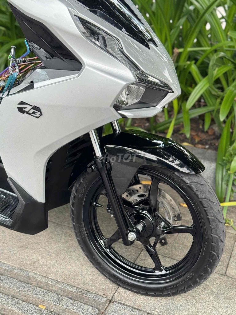 Скутер AirBlade 125 4-клапанный 2024 серебристый Porsche с пробегом 16 000 км, Хошимин