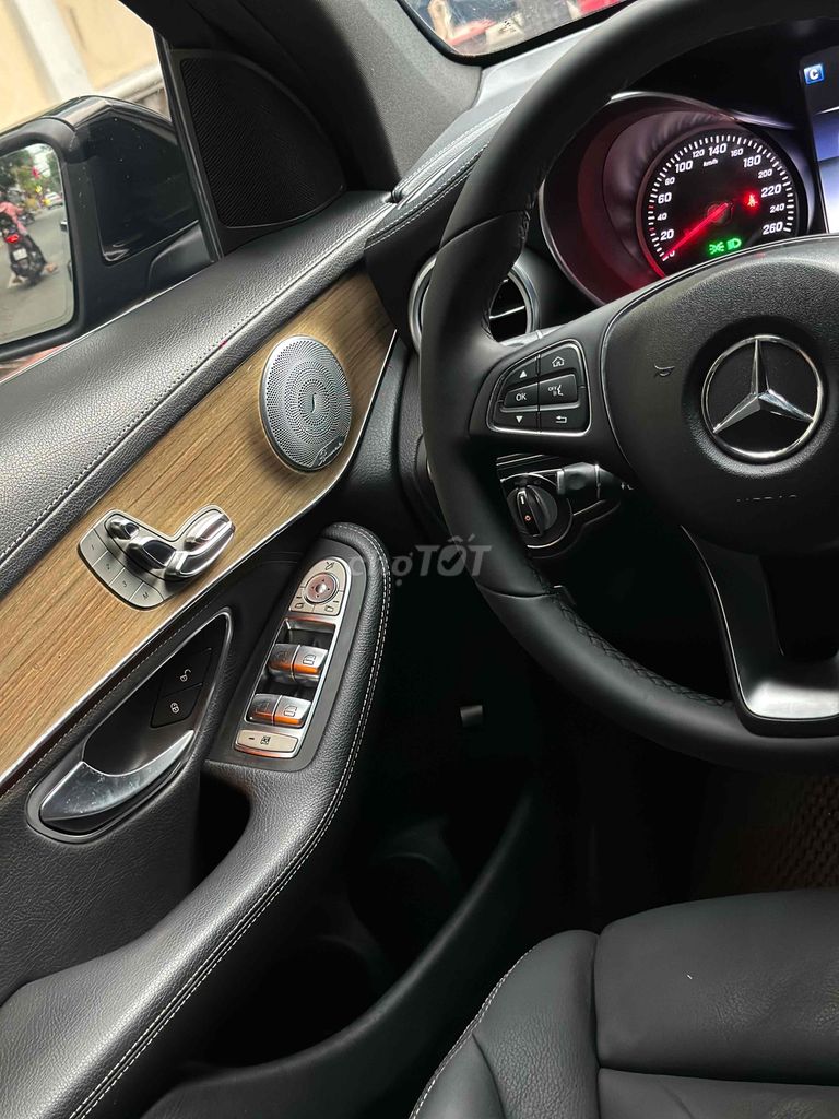 Mercedes GLC 250 4MATIC - 81000 km . Sản xuat 2018. Mua bán Ô tô tại Quận 7 Tp Hồ Chí Minh được đăng bởi Thông Sport  hình 7