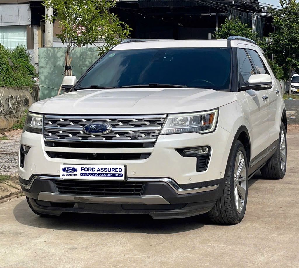 Ford Explorer белый, б/у, 7 мест, бензин