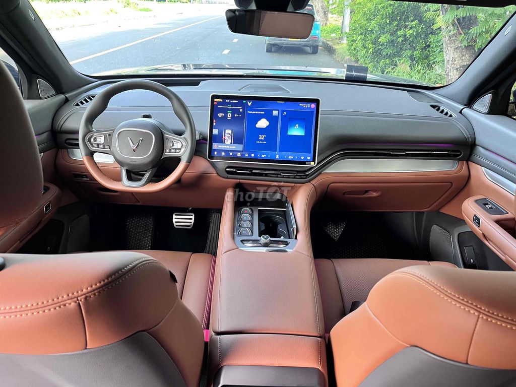 Vinfast VF9 2025, серый, 4000 км, электрический