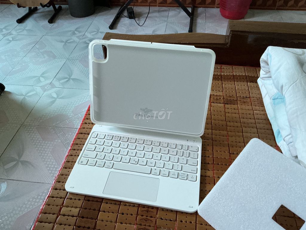 Bàn phím ESR Rebound iPad Pro M4-M5 Trắng Mới. Mua bán Phụ kiện (Màn hình, Chuột...) tại Thành phố Lào Cai Lào Cai được đăng bởi Trần Bảo Long hình 1