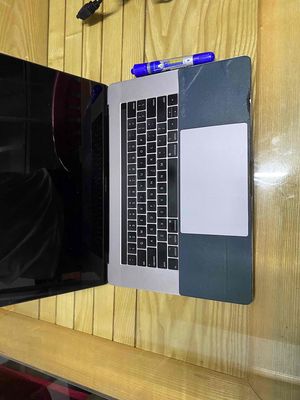 macbook pro 2018 -- i7/ram 16g. Mua bán Laptop tại Thành phố Bến Tre Bến Tre được đăng bởi lê minh  mobile