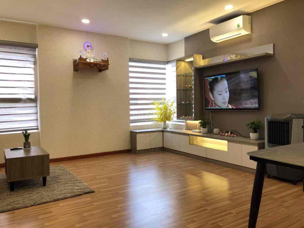 Cho thuê căn hộ Diamond Riverside 3 phòng cao cấp giá 15 tr