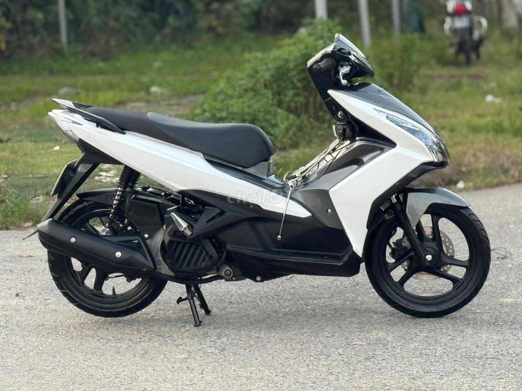 Honda Air Blade 2014 Trắng đen. Mua bán Xe máy tại Quận Liên Chiểu Đà Nẵng được đăng bởi Mạnh hổ hình 4