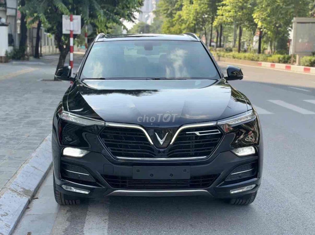 VinFast Lux SA Plus 2.0 AT 2021 черный супер новый