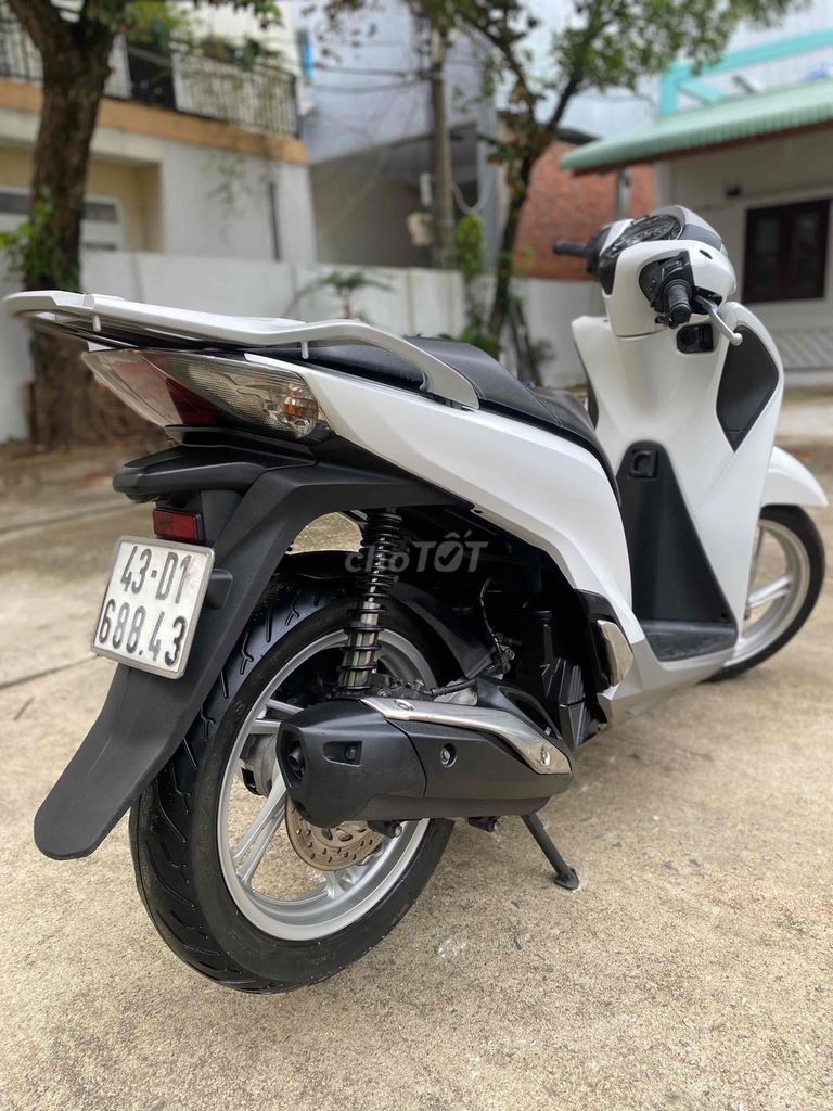 Sh 125 trắng đk 2018 xe đẹp máy rin êm chính chủ. Mua bán Xe máy tại Quận Thanh Khê Đà Nẵng được đăng bởi Long hình 7