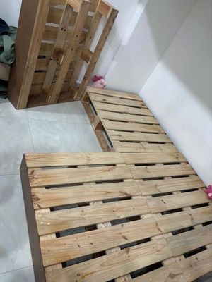 Pallet gổ thông 1m8x2m nặng chắc chắn.. Mua bán Giường, chăn ga gối nệm tại Quận 7 Tp Hồ Chí Minh được đăng bởi Thân Tính hình 1