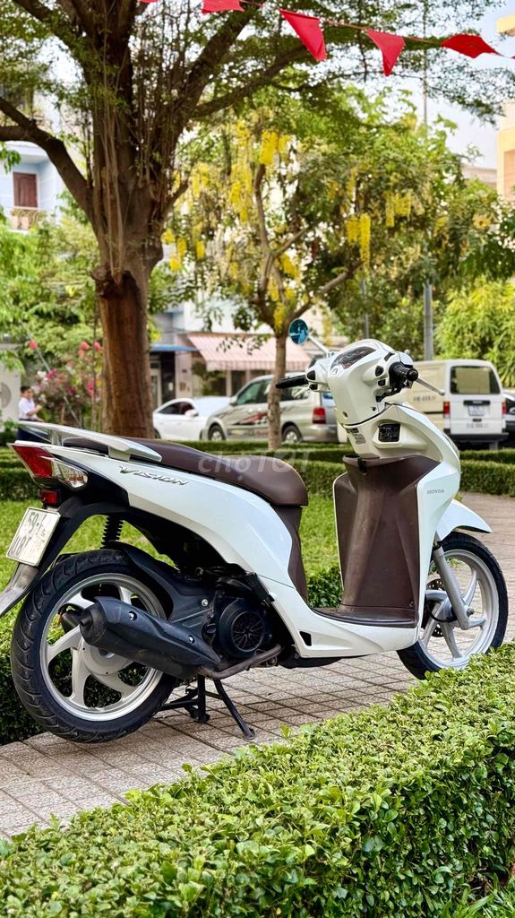 Honda Vision белый, скутер