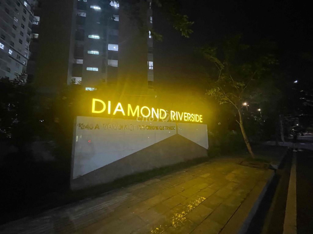 Cần cho thuê căn hộ Diamond Riverside nhà trống.