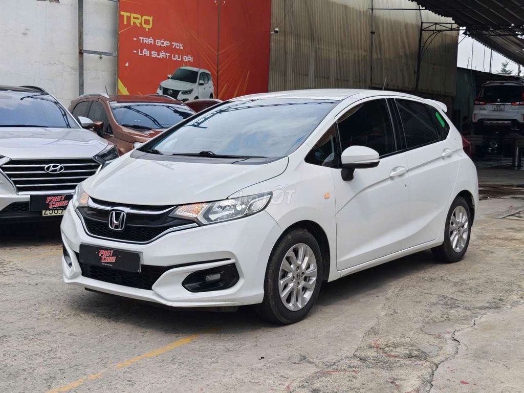 Honda Jazz 2018 V 1.5L, 5-местный хэтчбек, белый