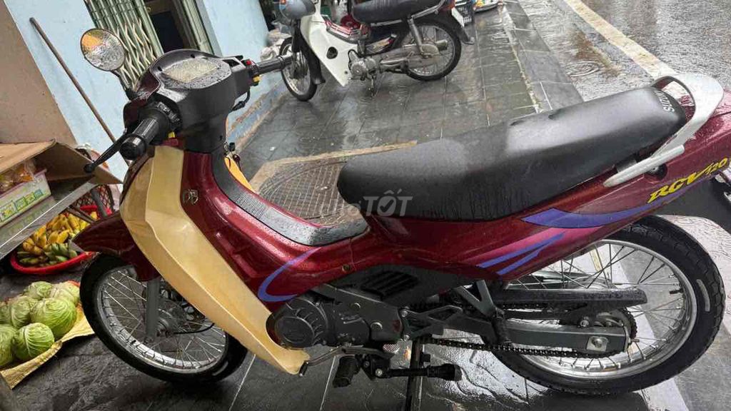 Suzuki RGV120 красный