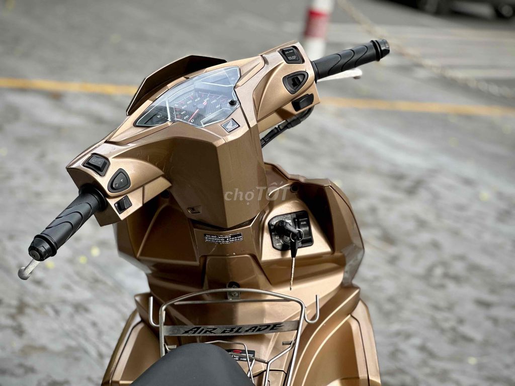 Airblade bản cao cấp từ tính Nguyên Bản xe Tốt HN. Mua bán Xe máy tại Quận Ba Đình Hà Nội được đăng bởi Xe Máy Nam Thi hình 4