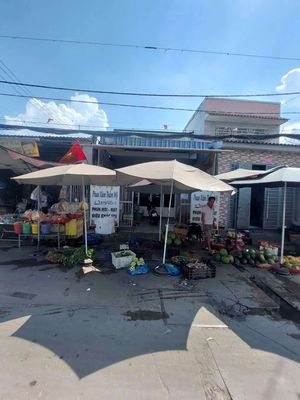 Cho thuê nhà Mặt tiền Chợ Phạm Hùng C2 DT.5m×25m } 1 Lững. 3 Phòng .