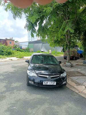 Honda Civic 2007 gia đình đang sử dụng