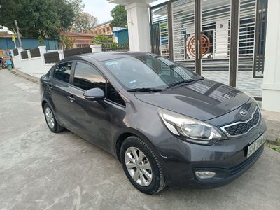 Xe sản suất năm 2014, đăng ký 2015, mua mới. Mua bán Ô tô tại Thị xã Hoàng Mai Nghệ An được đăng bởi Ngô tiến nghĩa