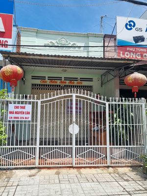 Thuê nhà 57 Phạm Văn Đồng, đối diện công viên Hòa Thành