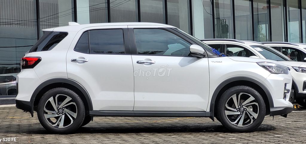 Toyota Raize 2024 màu trắng ngọc trai. Mua bán Ô tô tại Huyện Hòa Thành Tây Ninh được đăng bởi QUAN ĐẠI HONDA Ô TÔ TÂY NINH hình 3