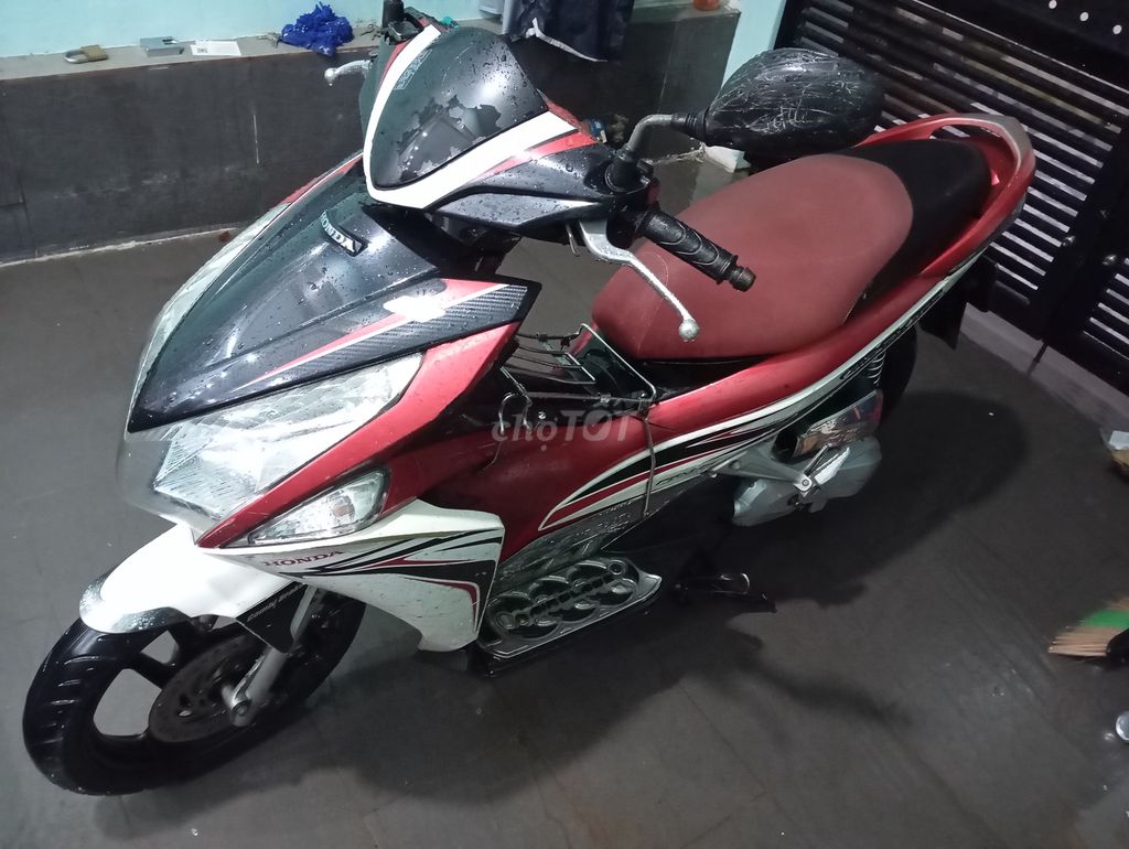 Cần bán Honda Air Blade 2011 đỏ trắng chính chủ