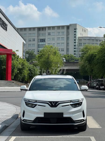 VF8 plus 2023 mua pin Catl màu trắng/xanh navi. Mua bán Ô tô tại Quận Ba Đình Hà Nội được đăng bởi Nam Nguyễn Ô tô vinfast hình 1