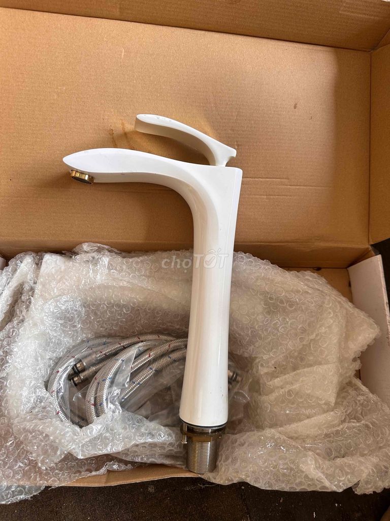 Vòi lavabo Kim loại Trắng, vàng. Mua bán Thiết bị vệ sinh, nhà tắm tại Thành phố Thủ Đức Tp Hồ Chí Minh được đăng bởi trịnh kiên hình 1