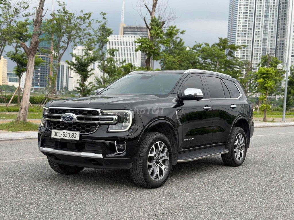 Ford Everest Titanium 4x2 2024 50000 км Черный