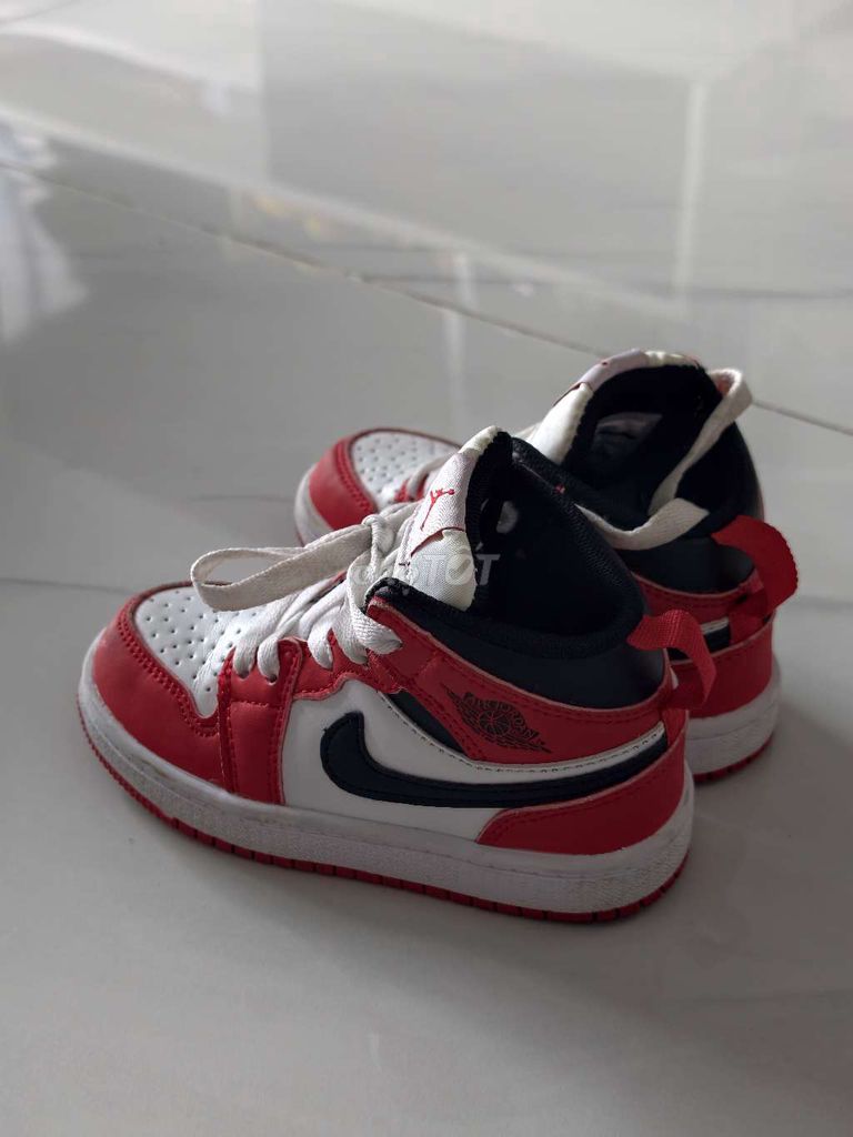 Giày Jordan Trẻ Em Size 9C Đỏ Trắng Đen. Mua bán Mẹ và bé tại Huyện Nhà Bè Tp Hồ Chí Minh được đăng bởi Nguyên hình 1
